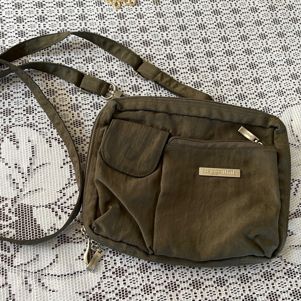 Baggallini crossbody bag